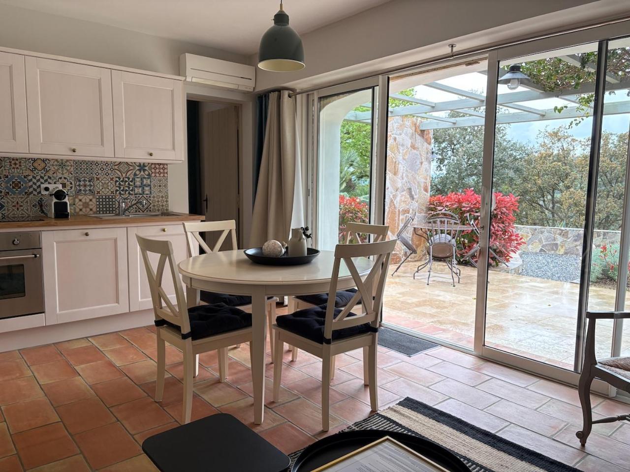 Les Aurochs Bed and Breakfast Grimaud Eksteriør billede