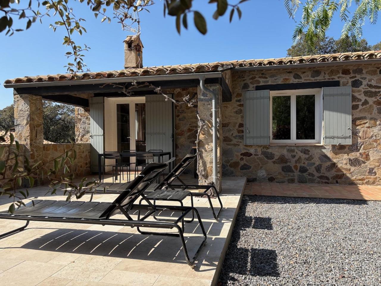 Les Aurochs Bed and Breakfast Grimaud Eksteriør billede